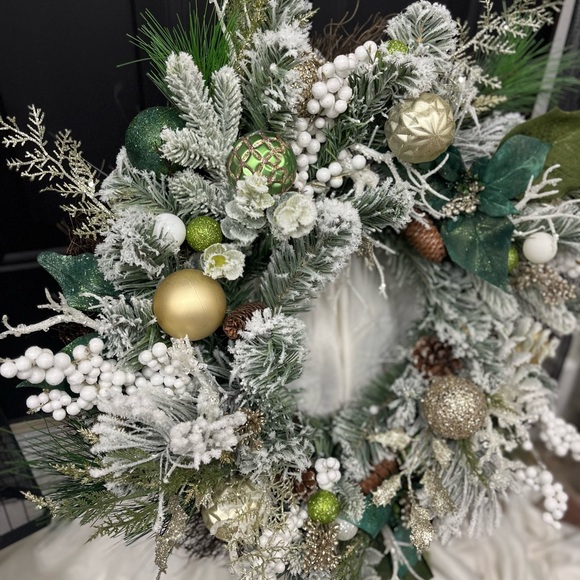 26” Snow White green and soft golds with pine cones and floral mixed wreath - Picture 12 of 12